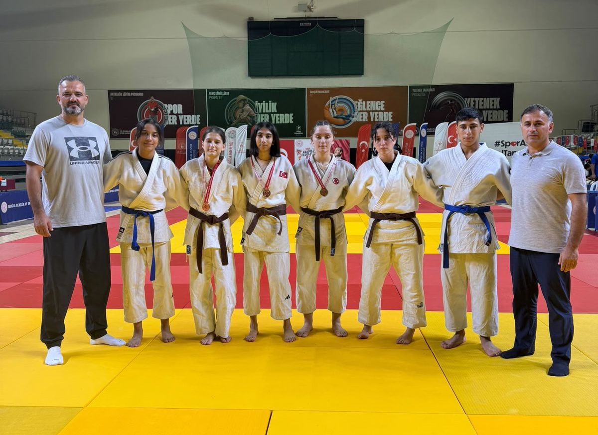 Manisa Kız Judo Takımından Türkiye Finallerinde 3 Bronz Madalya