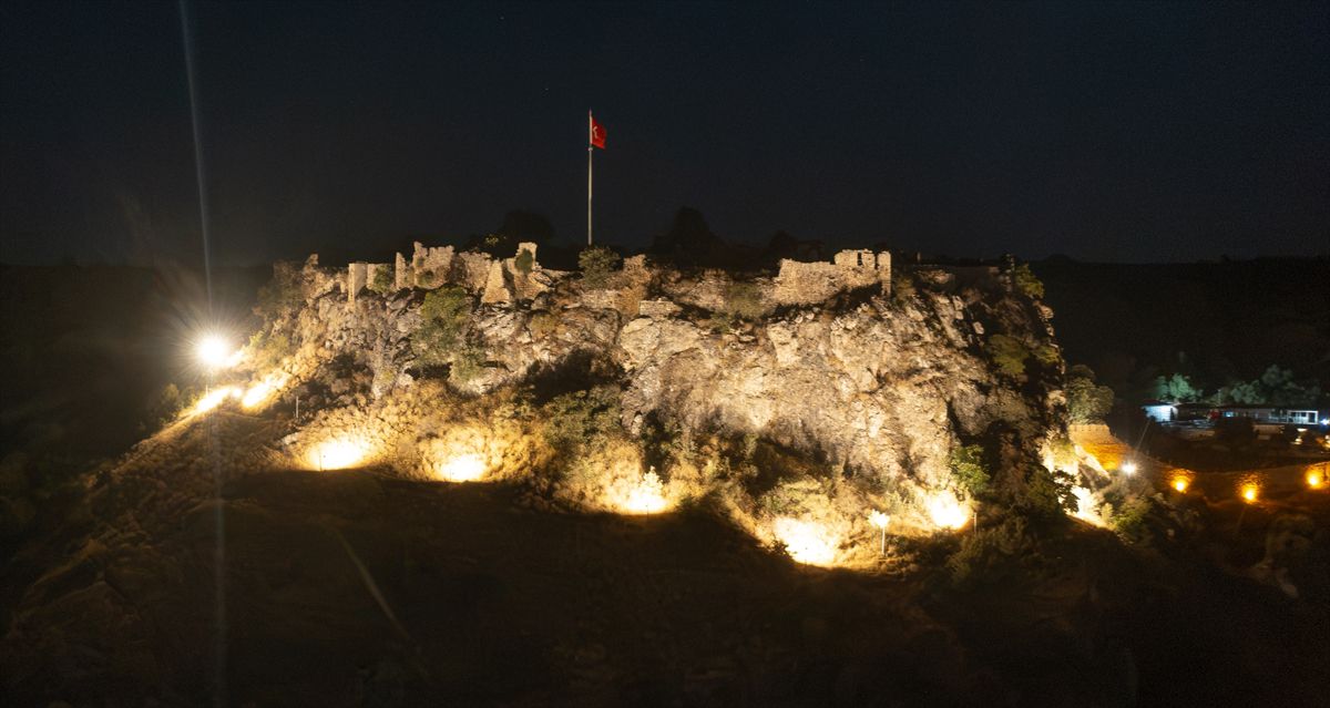 Milas Tarihi Eserler Gece Işıl Işıl