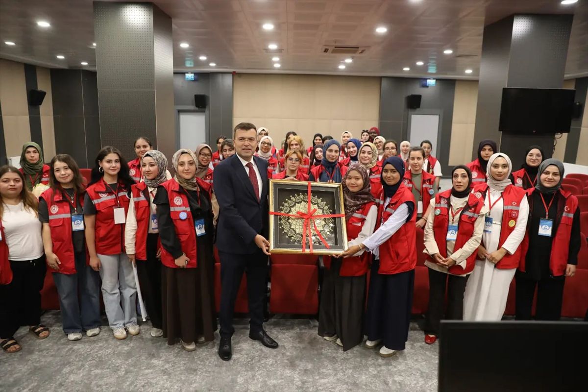 Damla Gönüllüleri Niğde Valisi'ni Ziyaret Etti