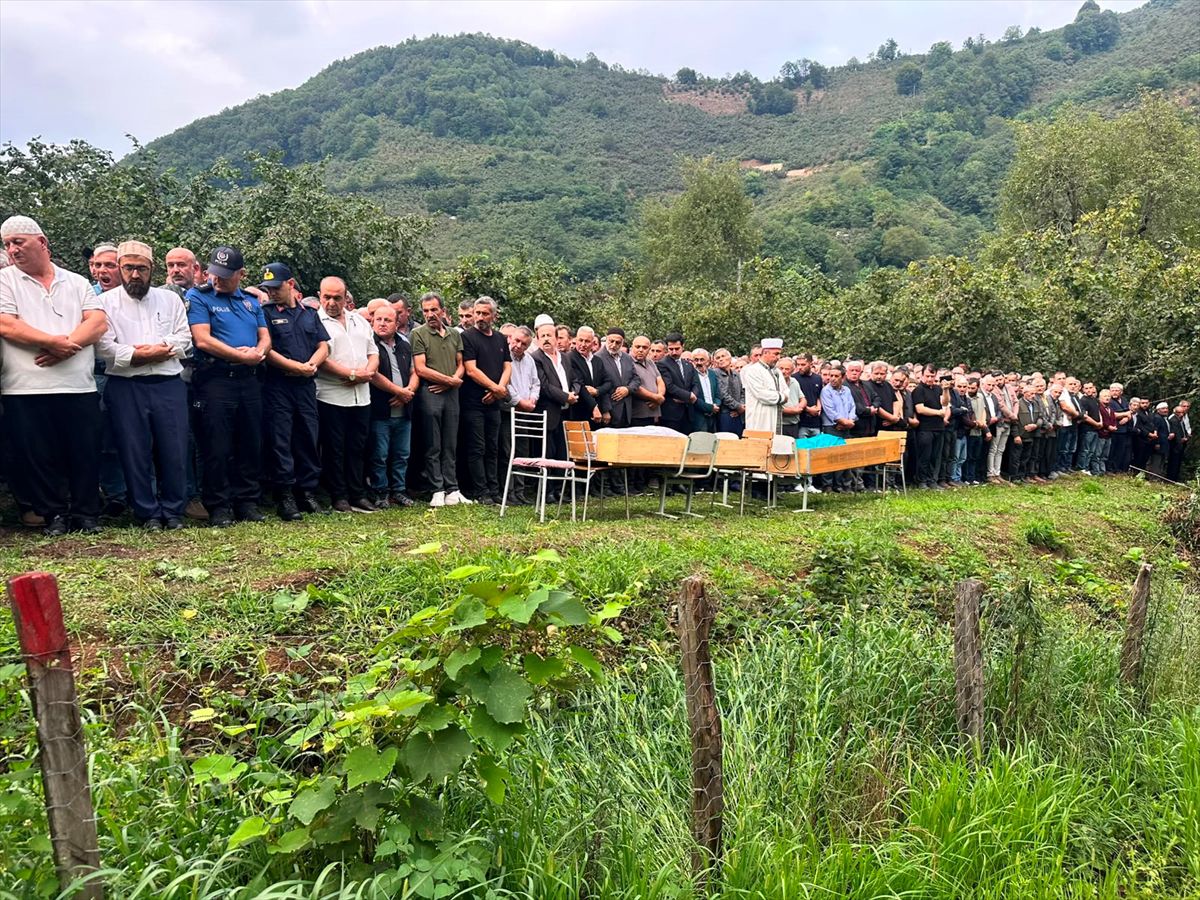 Ordu'da derede bulunan iki kız kardeş son yolculuğuna uğurlandı