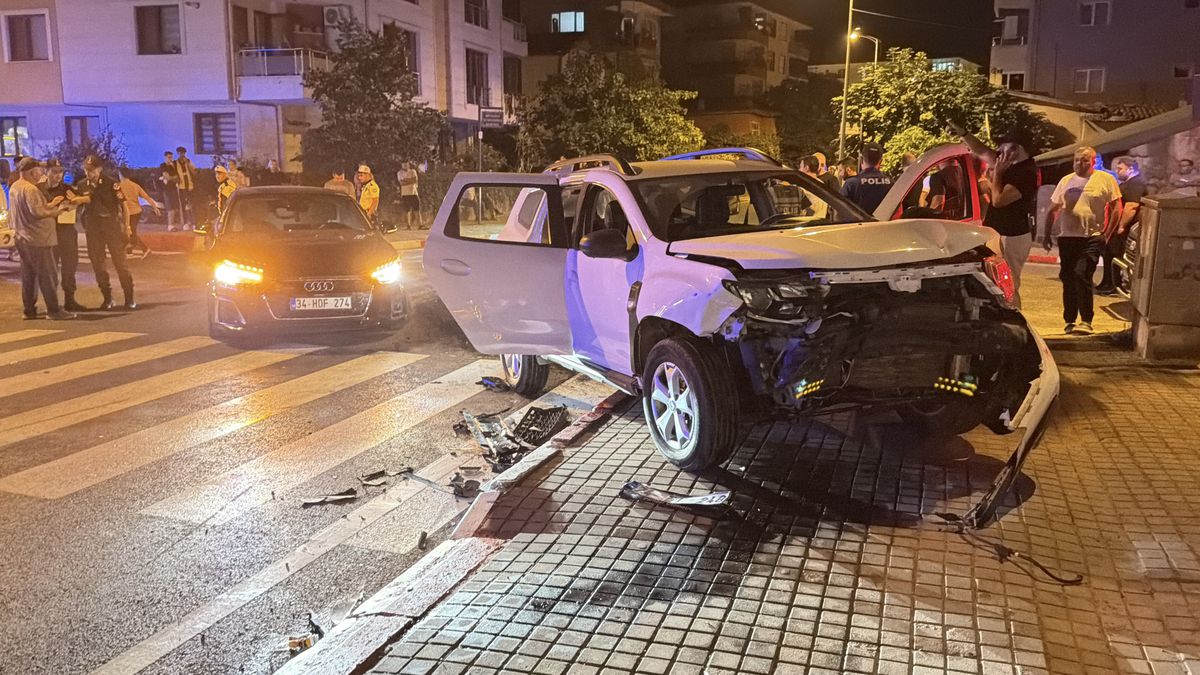 Bartın'da polis aracı ile otomobil çarpıştı: 2 yaralı