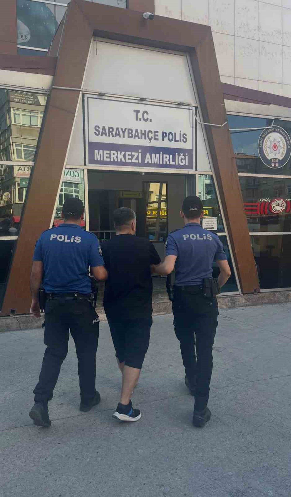 İzmit'te Polis Kovalamacası: Aranan Hükümlü Yakalandı