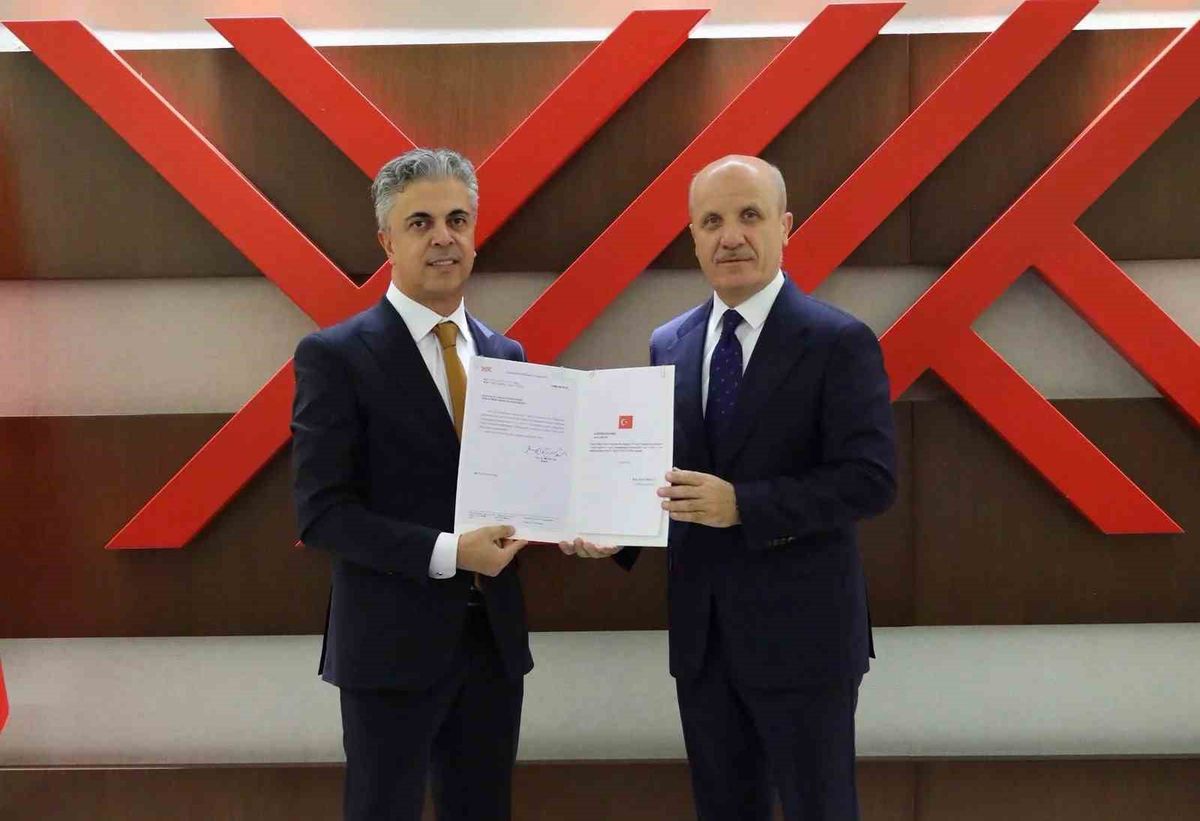 Erzincan Binali Yıldırım Üniversitesi Rektörü Kuyrukluyıldız Mazbatasını Aldı