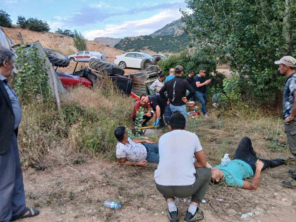 Sivas'ta Traktör Kazası: 4 Yaralı