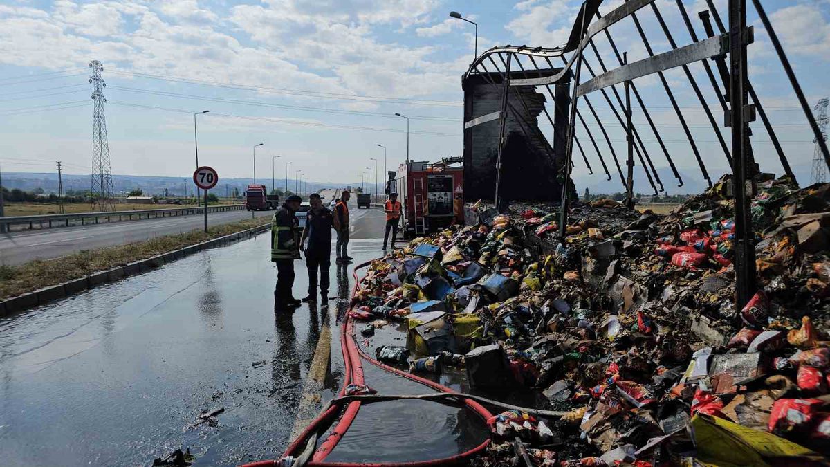 Kayseri'de Tır Dorsede Yangın: Küle Döndü