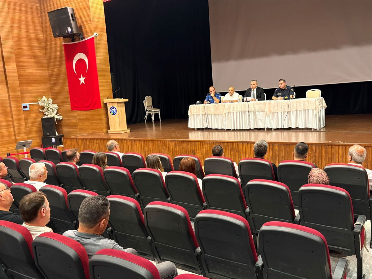 Vezirköprü'de muhtarlarla istişare toplantısı