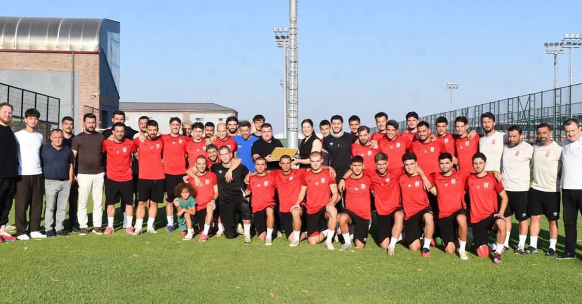 Efsane Sporcu Yasemin Adar Yiğit'ten Balıkesirspor'a Ziyaret