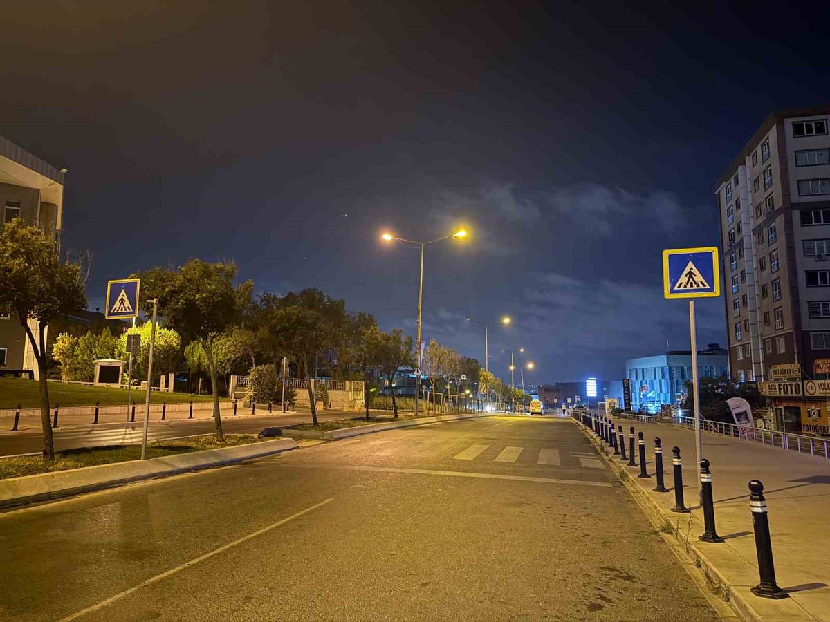 Scooterlı genç kıza servis çarptı: Yoğun bakımda