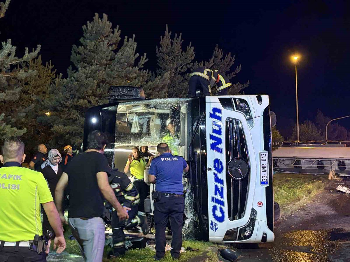 Kayseri'de yolcu otobüsü ile benzin tankeri çarpıştı: 35 yaralı, yakıt yola döküldü