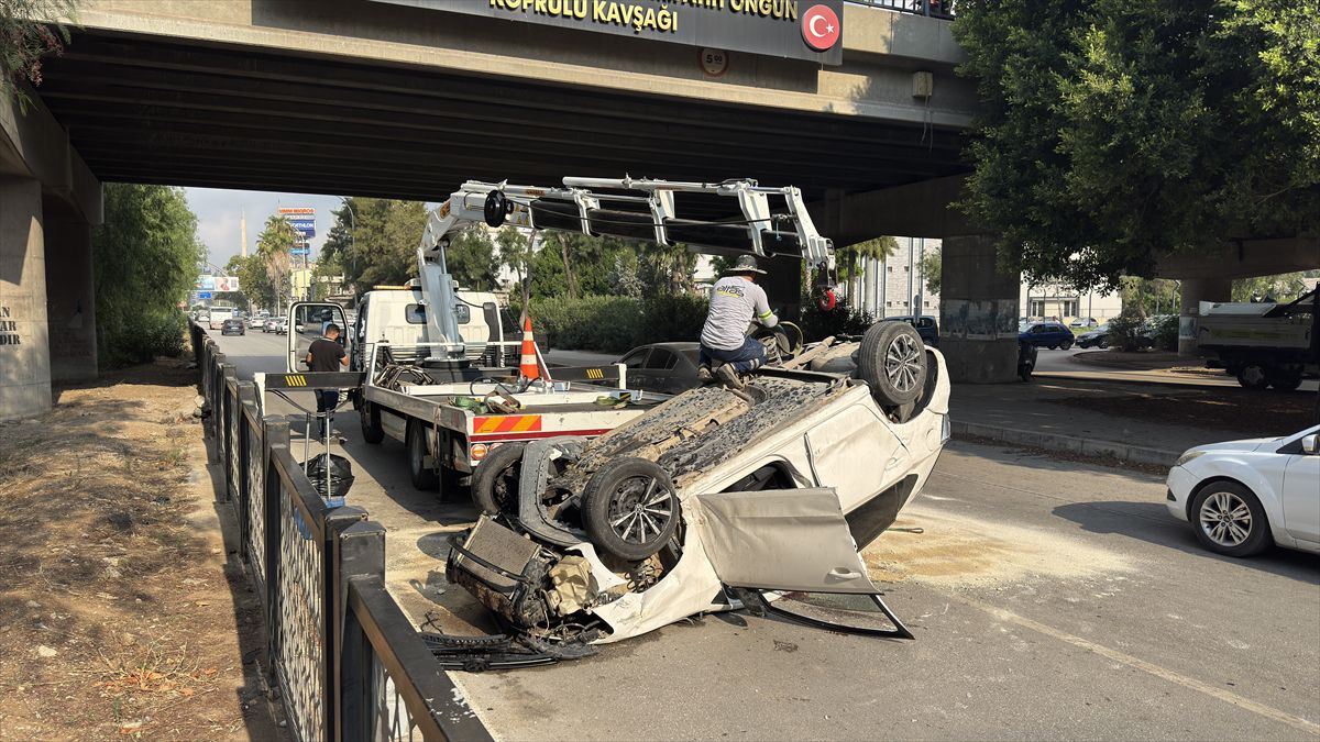 Yüreğir'de Köprüden Düşen Otomobilde Sürücü Yaralandı