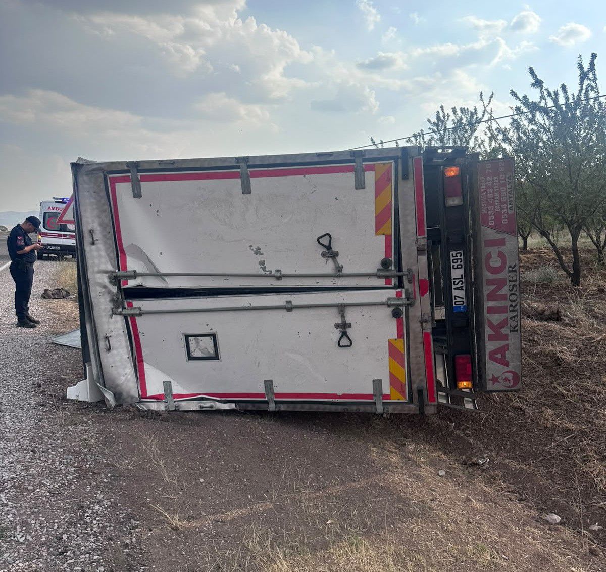 Gölbaşı'nda Kamyon Devrildi: 1 Yaralı