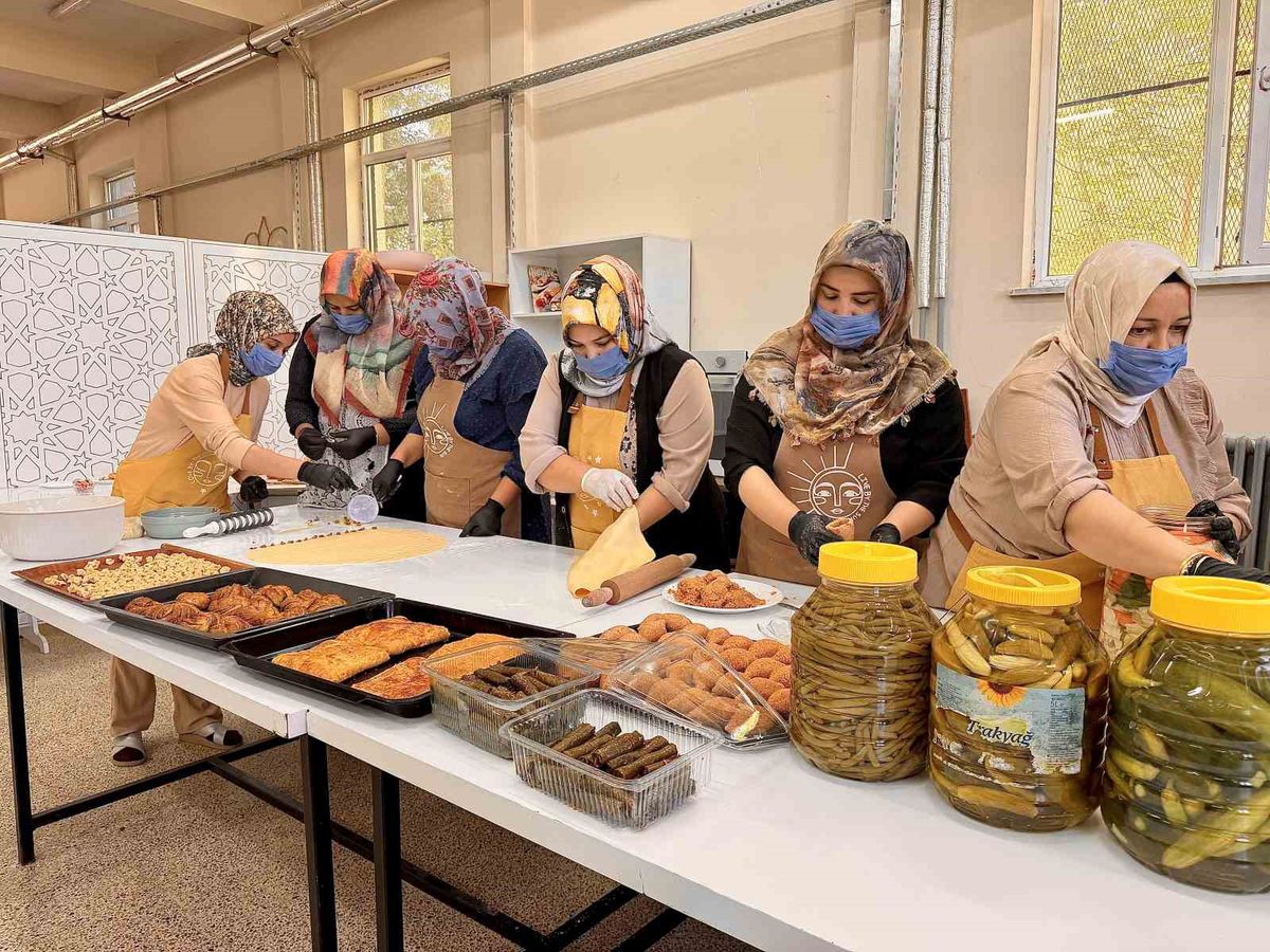 Hamur'da Kadın Kooperatifi: Yöresel Lezzetler İstihdama Dönüşüyor