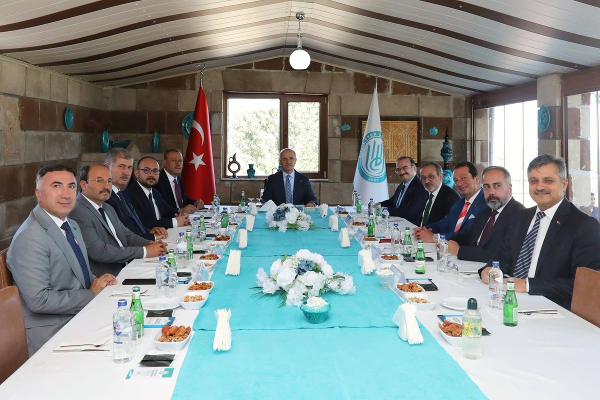 YÖK Başkanı Özvar, Bölge Üniversiteleri Rektörleriyle Ahlat’ta Toplandı