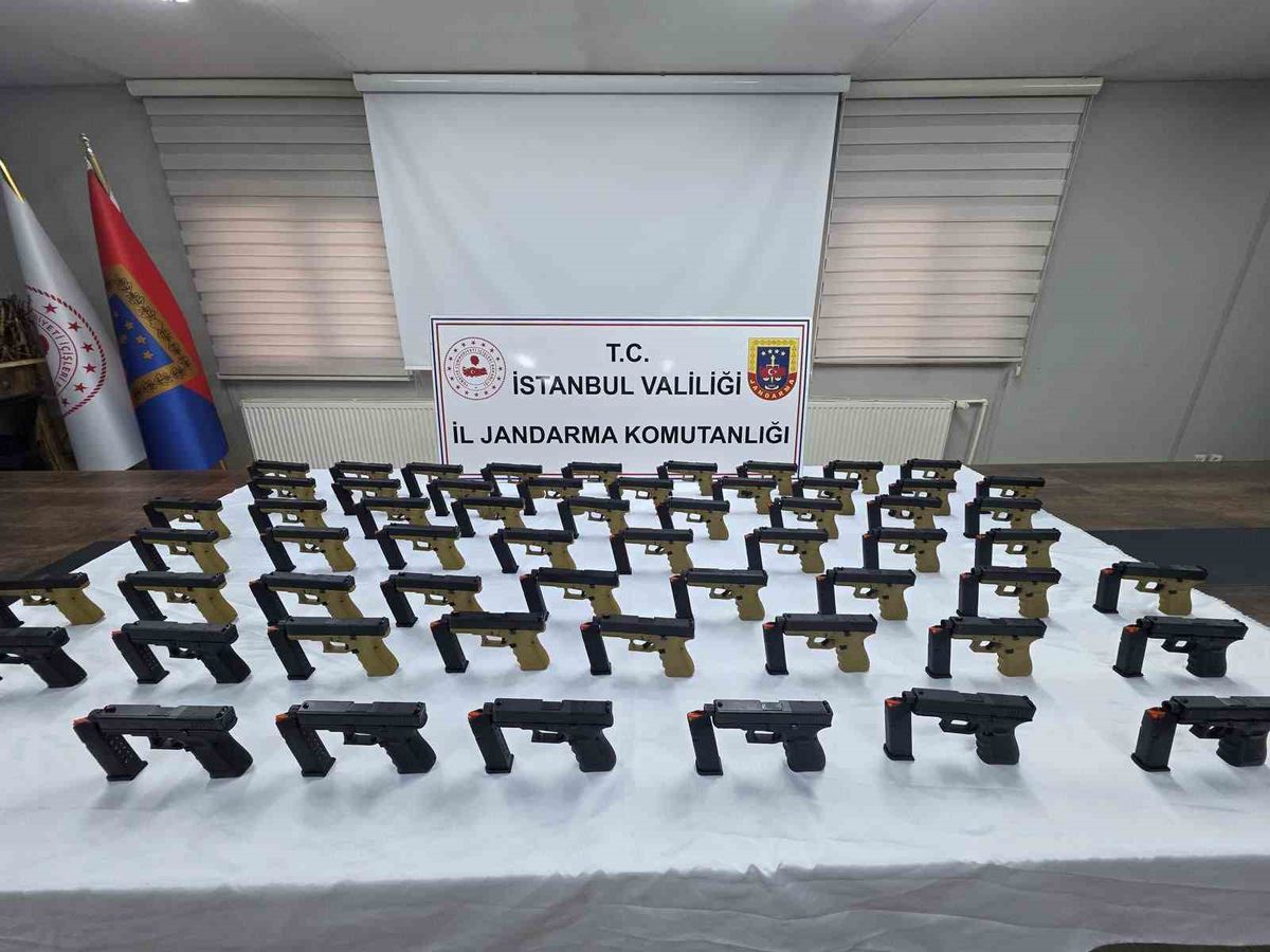 Eyüpsultan'da silah operasyonu: 58 tabanca ele geçirildi