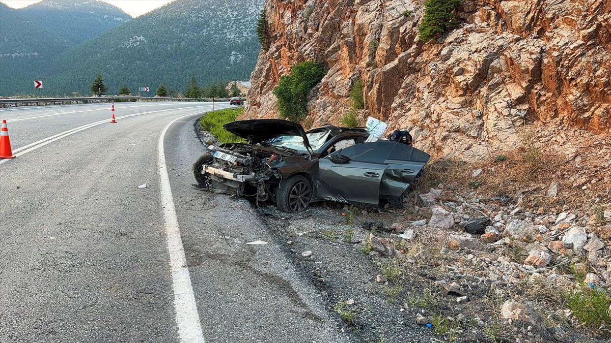 Akseki'de Kontrolden Çıkan Otomobil: 1 Ölü, 2 Yaralı