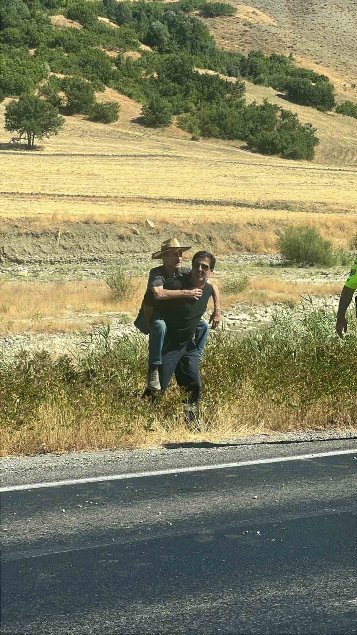 Korkut'ta Dereye Savrulan Araç Kazası: 1 Hafif Yaralı