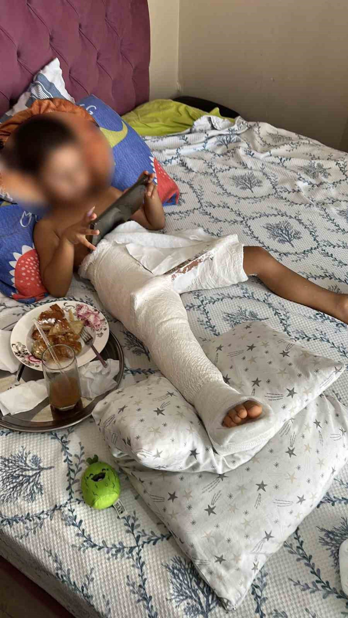 Kale direği devrilen çocuk ağır yaralandı