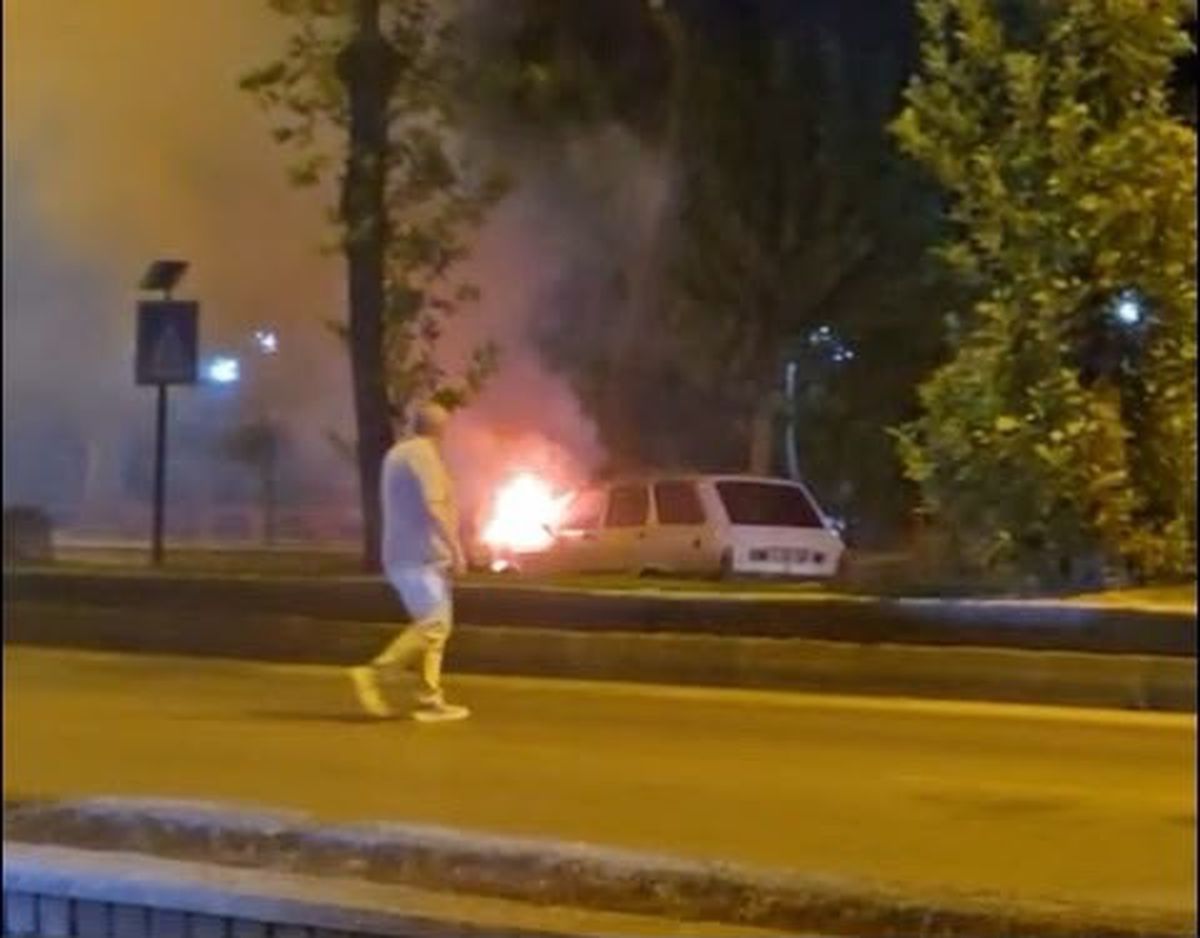 Efeler'de Seyir Halindeki Otomobilde Yangın