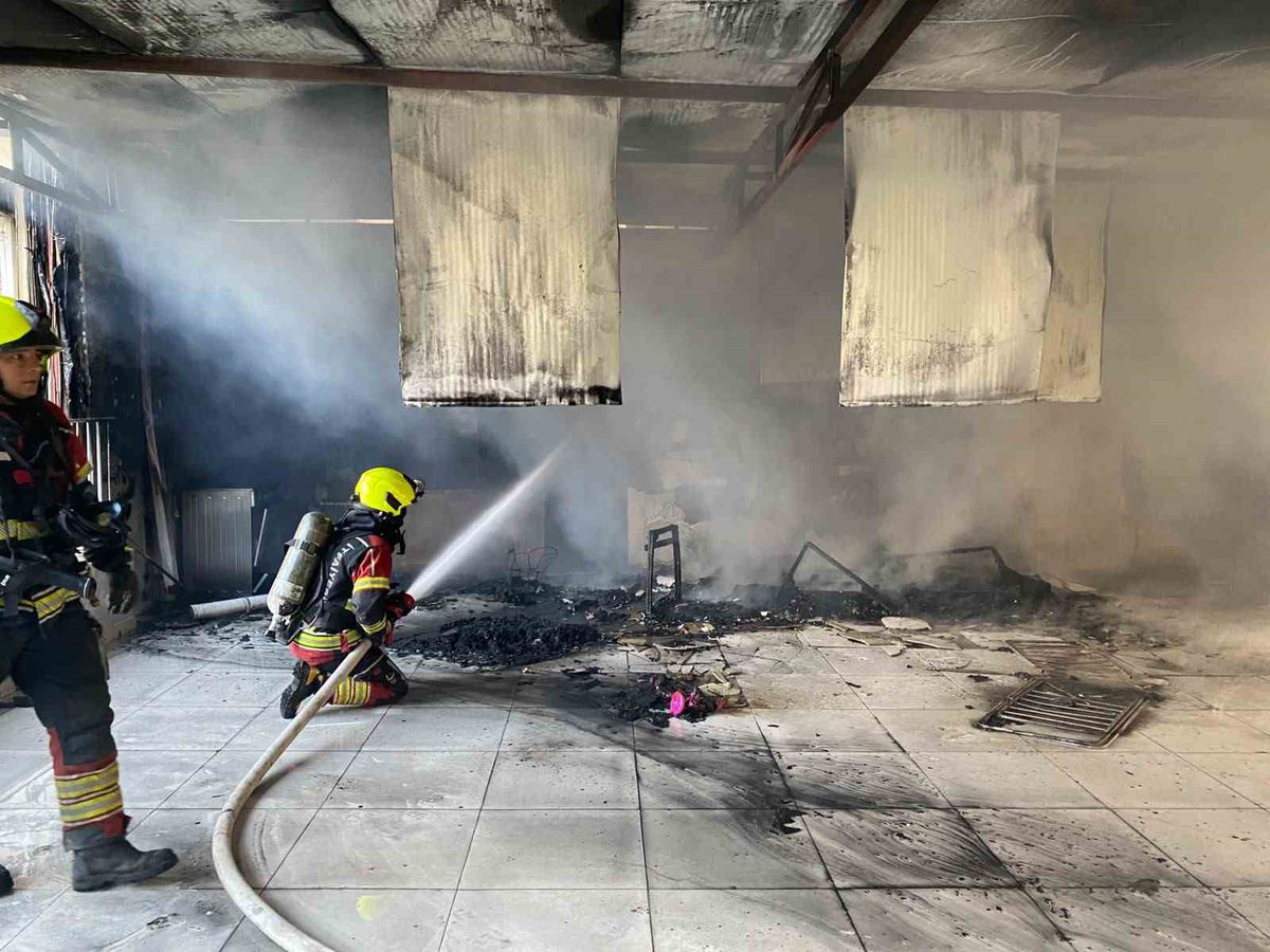 Altıeylül'de Balkon Yangını Kontrol Altına Alındı