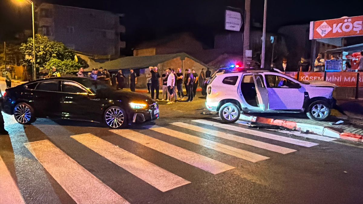 Bartın'da Polis ve Otomobil Çarpıştı: 2 Polis Yaralı