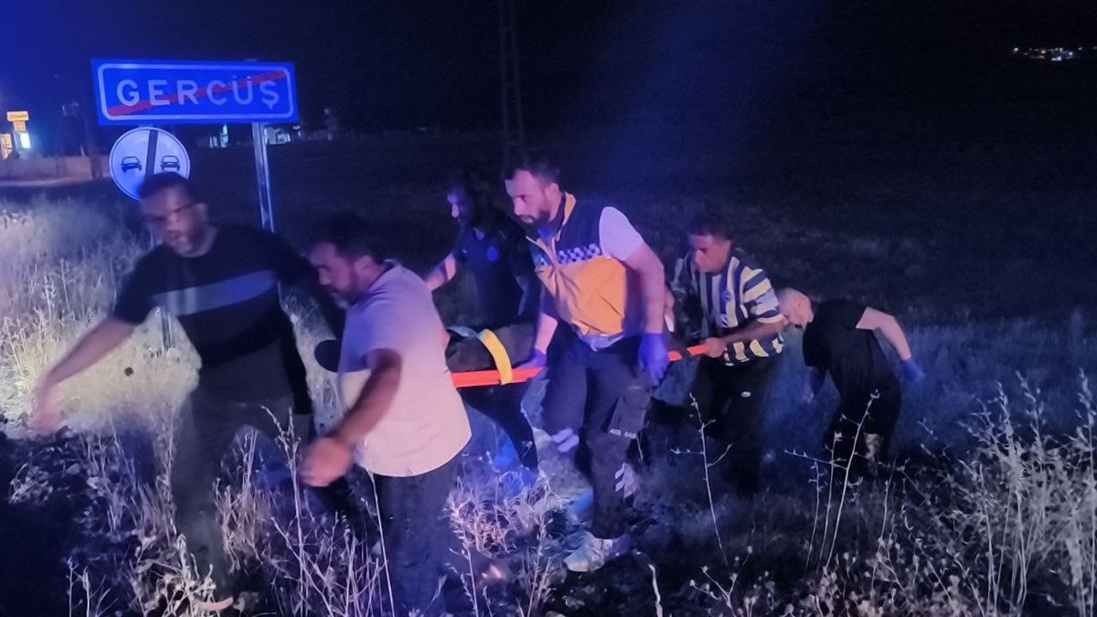 Gercüş'te pikap tarlaya uçtu: 2 yaralı