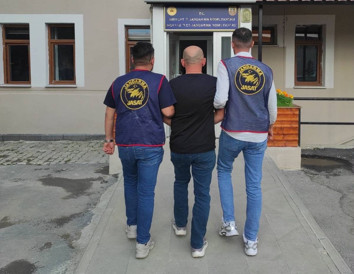 Bayburt'ta 12 Yıl 6 Ay Kesinleşmiş Hapis Cezasıyla Aranan Hükümlü Yakalandı