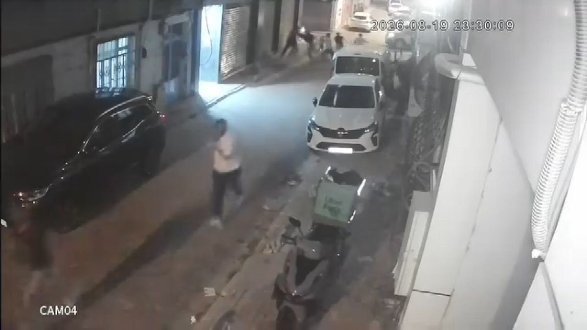 Bayrampaşa'da Polise Saldırı: 2 Polis Yaralı, 4 Şüpheli Tutuklandı