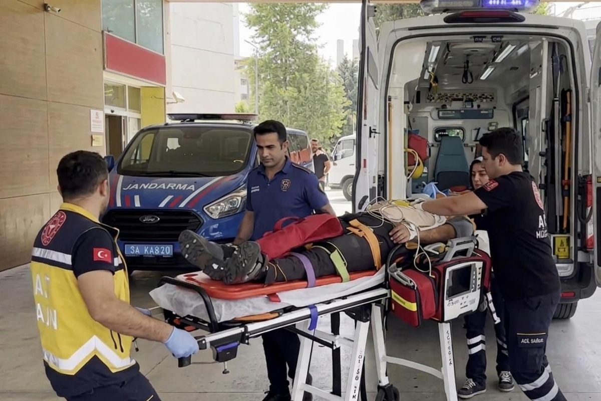 Direksiyon başında kalp krizi geçirdi: Hastaneye varana kadar kalp masajı yapıldı ama...