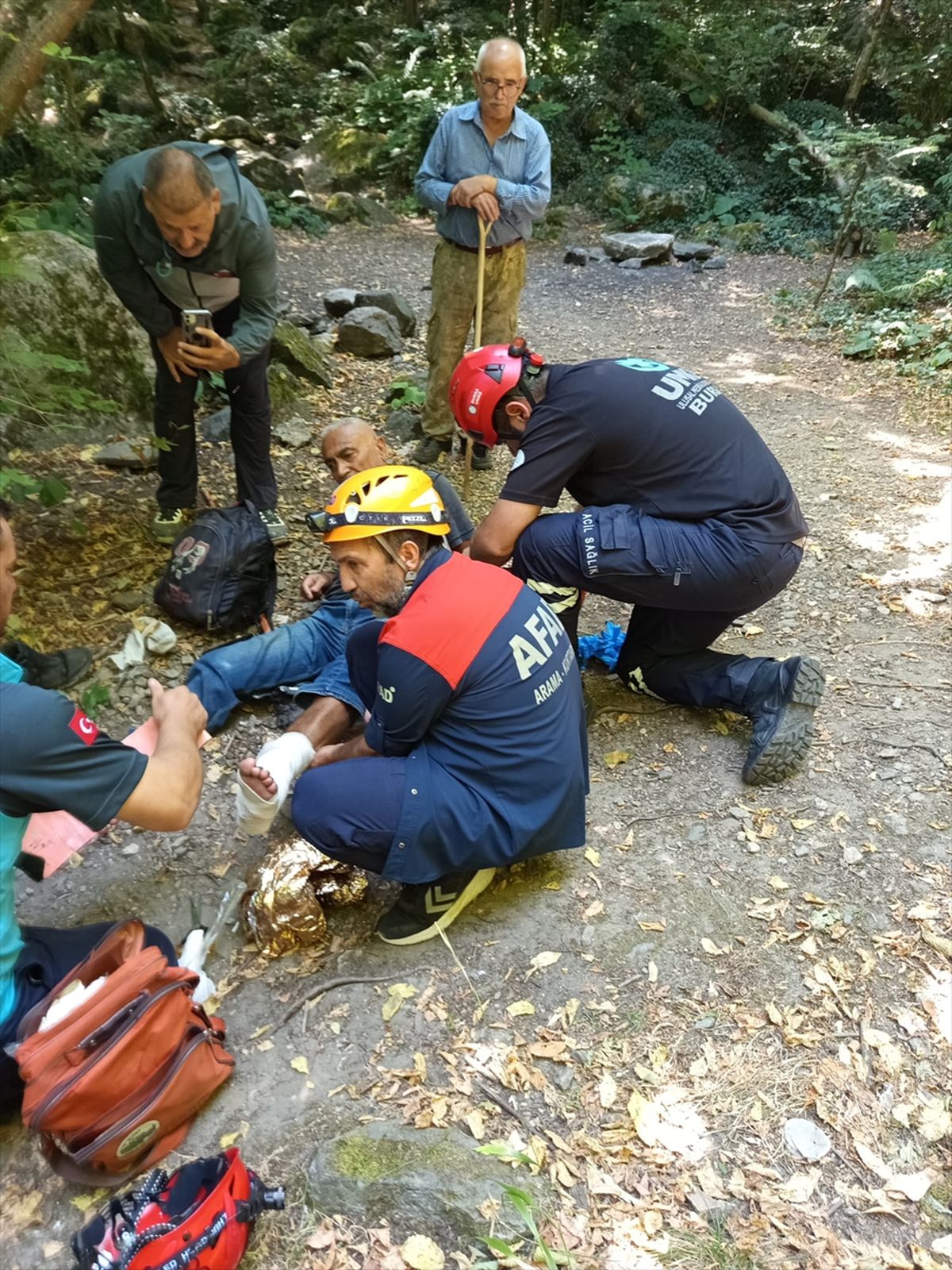 Bursa'da dağlık alanda mahsur kalan 2 kişiye ekipler ulaştı