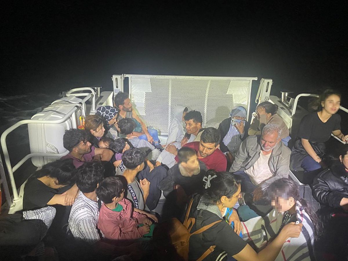 Ayvacık'ta 37 Kaçak Göçmen ve 2 Organizatör Yakalandı