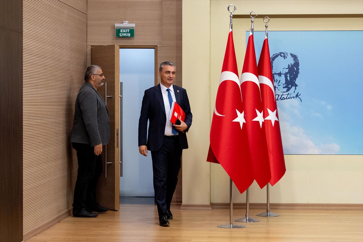 CHP’den belediye başkanlarına parti desteği uyarısı