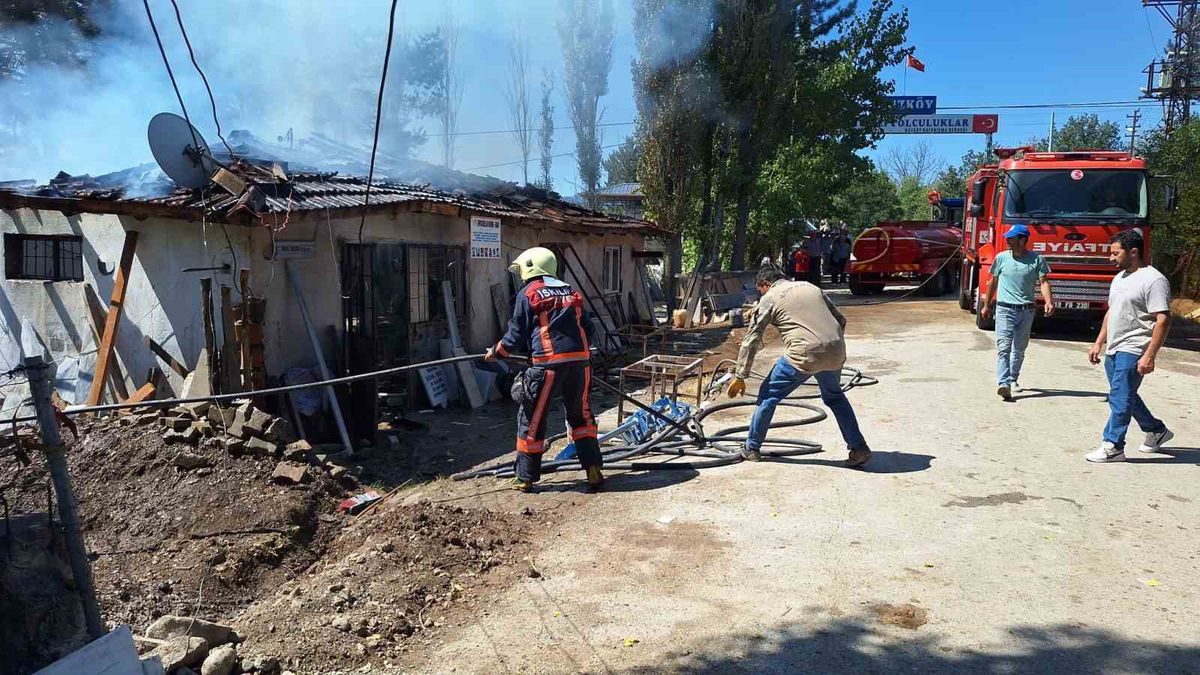 İskilip'te Mermer Atölyesinde Yangın: İş Yeri Kullanılmaz Hale Geldi