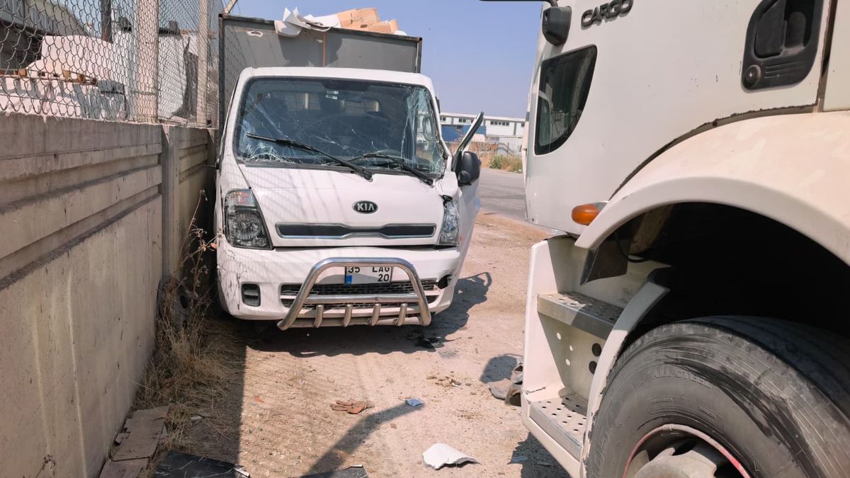 Sürücü kalp krizi geçirip kamyona çarptı