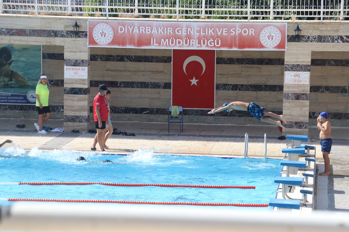 Diyarbakır'da 35 bin kişi yüzme öğrendi