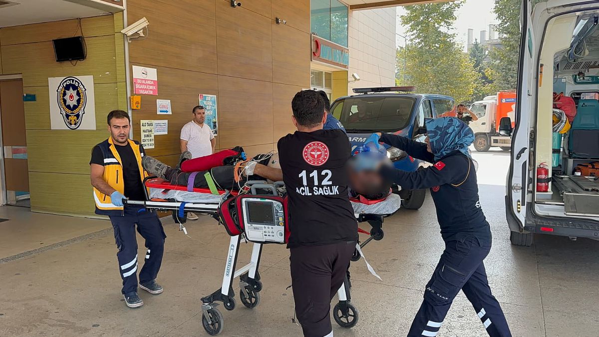 İnegöl'de kamyonet kamyona çarptı: 1 ağır yaralı