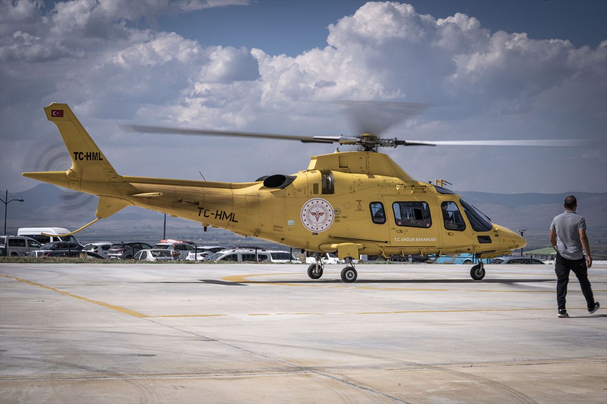 Traktör Kazasında Genç Ambulans Helikopterle Hastaneye Ulaştırıldı