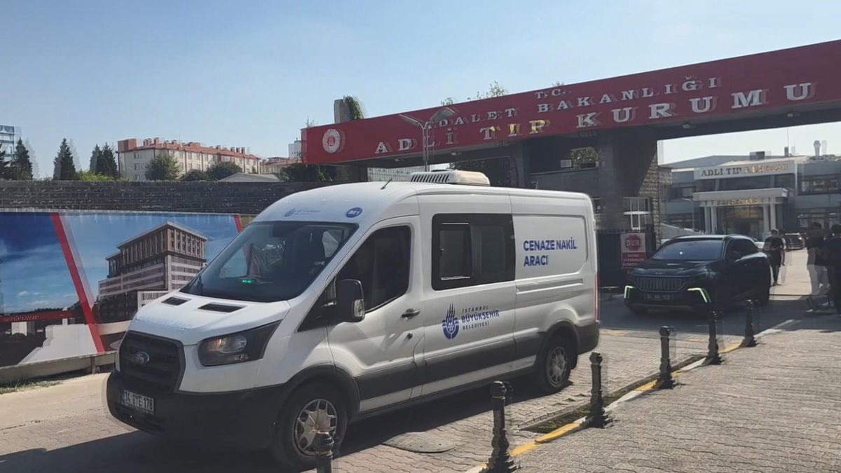 Gaziosmanpaşa'da kadın cinayeti: Şerife Gezer toprağa verildi