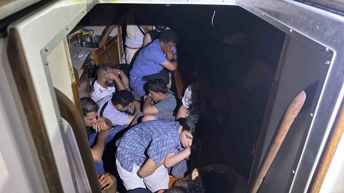 Gökova Körfezi'nde 40 Düzensiz Göçmen ve 2 Kaçakçı Yakalandı
