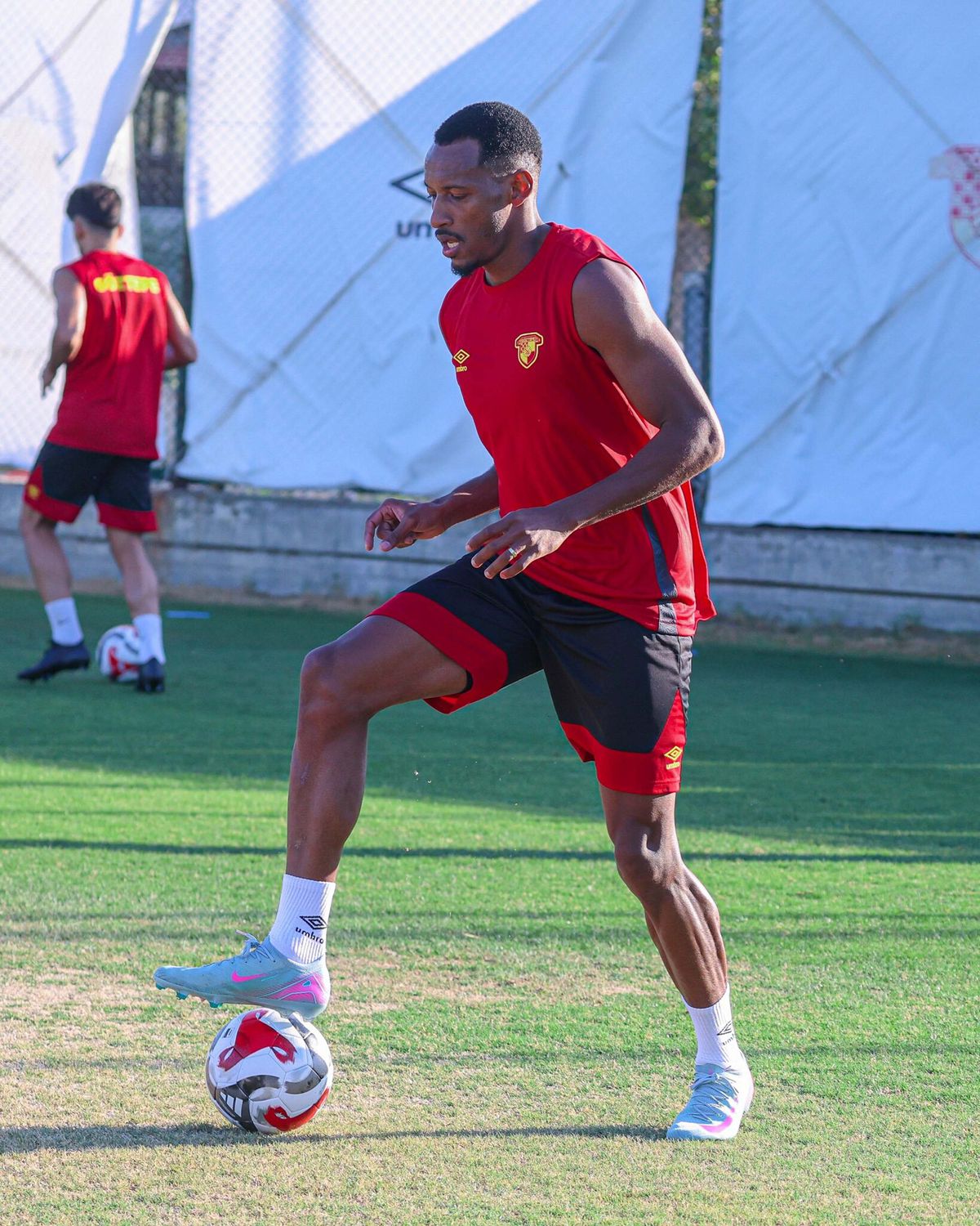 Göztepe'de Allan Godoi'dan kötü haber: Diz bağında kısmi yırtık