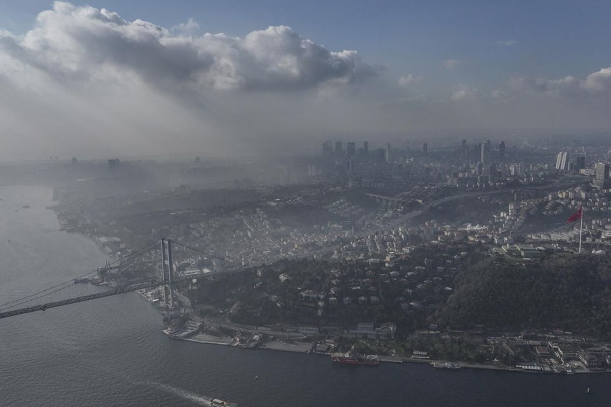 İstanbul’da cuma sürprizi! Sıcaklık sert düşecek, sağanak başlayacak