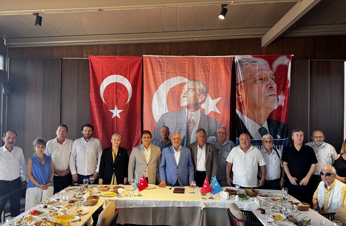 Kocamaz, Mersin'de gazetecilerle buluştu