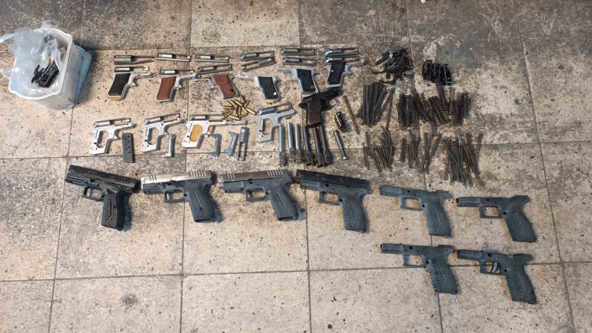 İzmir'de silah operasyonu: 13 gözaltı