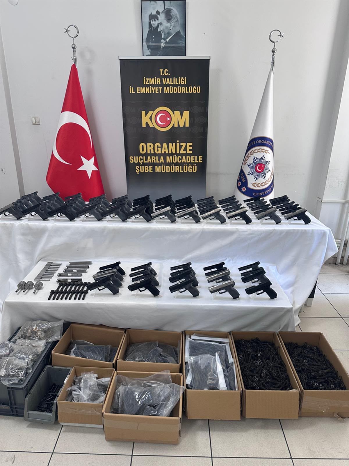İzmir ve Manisa'da silah operasyonu: 13 gözaltı