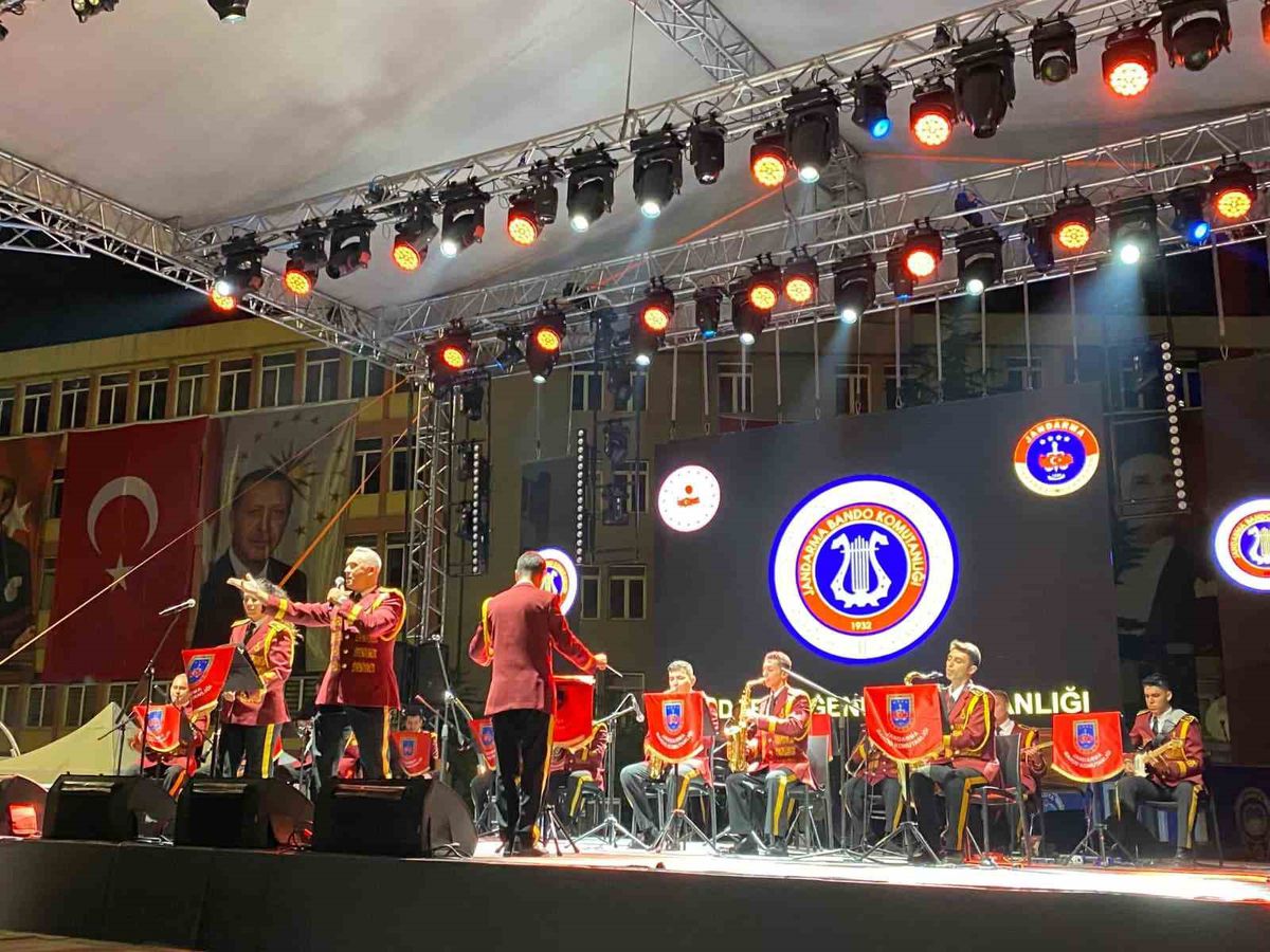 Jandarma Bandosu Afyonkarahisar'da Zafer Coşkusu Yaşattı