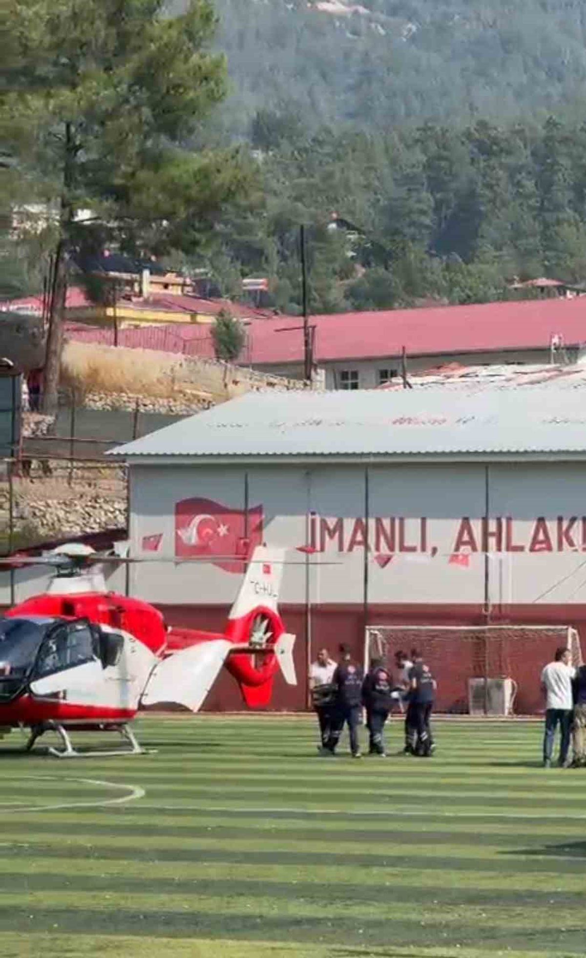 Feke'de Kalp Krizi Geçiren Vatandaş Ambulans Helikopterle Hastaneye Yetiştirildi