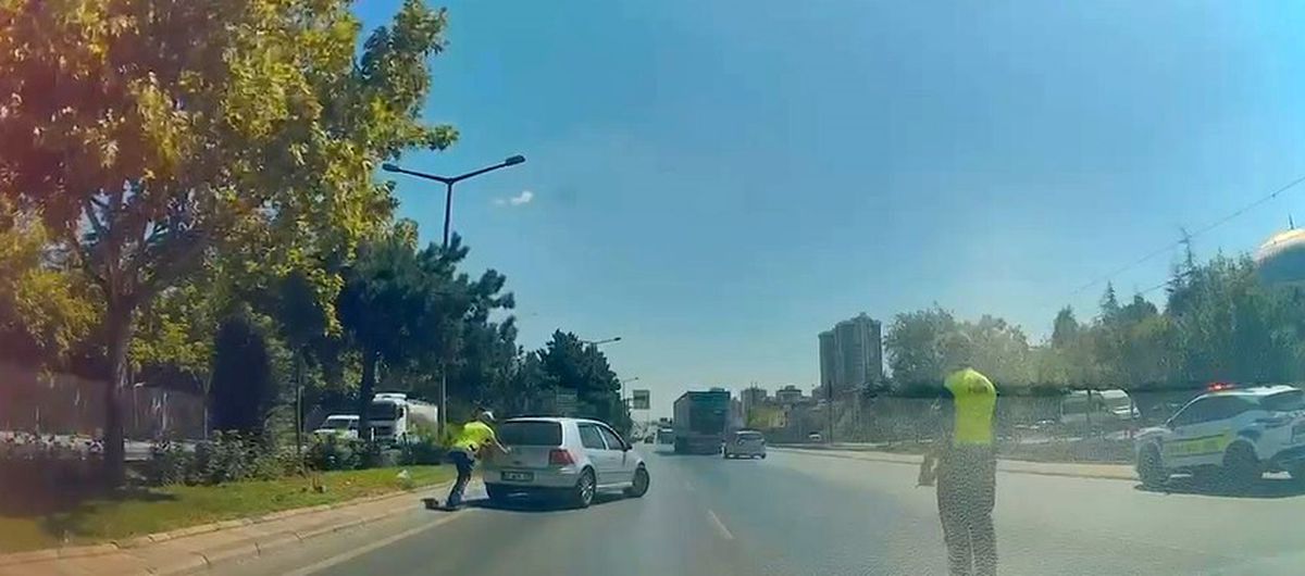 Konya'da Polisten Arızalı Araca Yardım