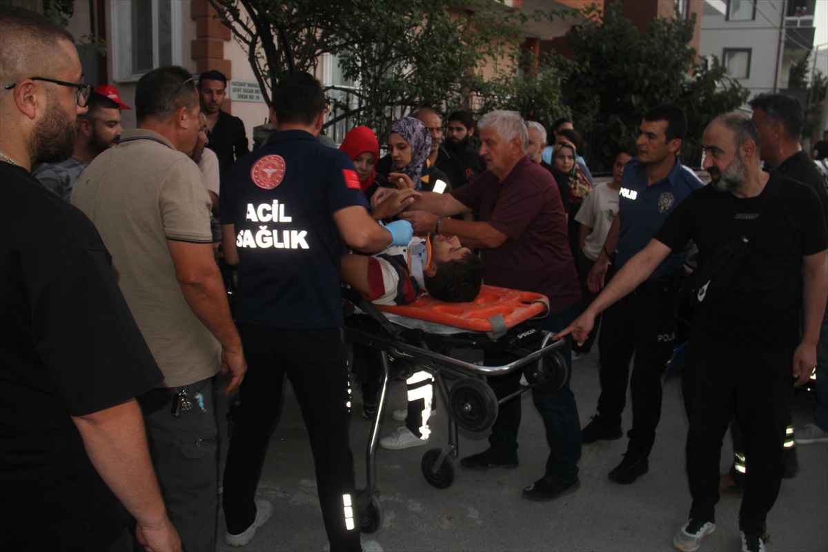 Konya'da Kamyonet Faciası: Sıkışan Kişi Yaralandı