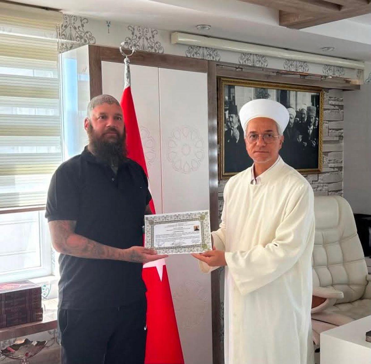 Macar turist Kur'an'dan etkilenip Müslüman oldu