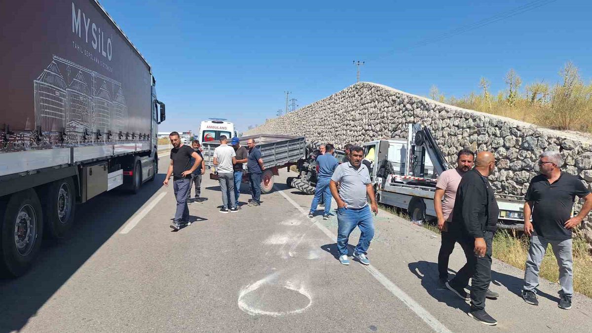 Nevşehir'de Traktöre Arkadan Çarpan Vinç: 6 Yaralı