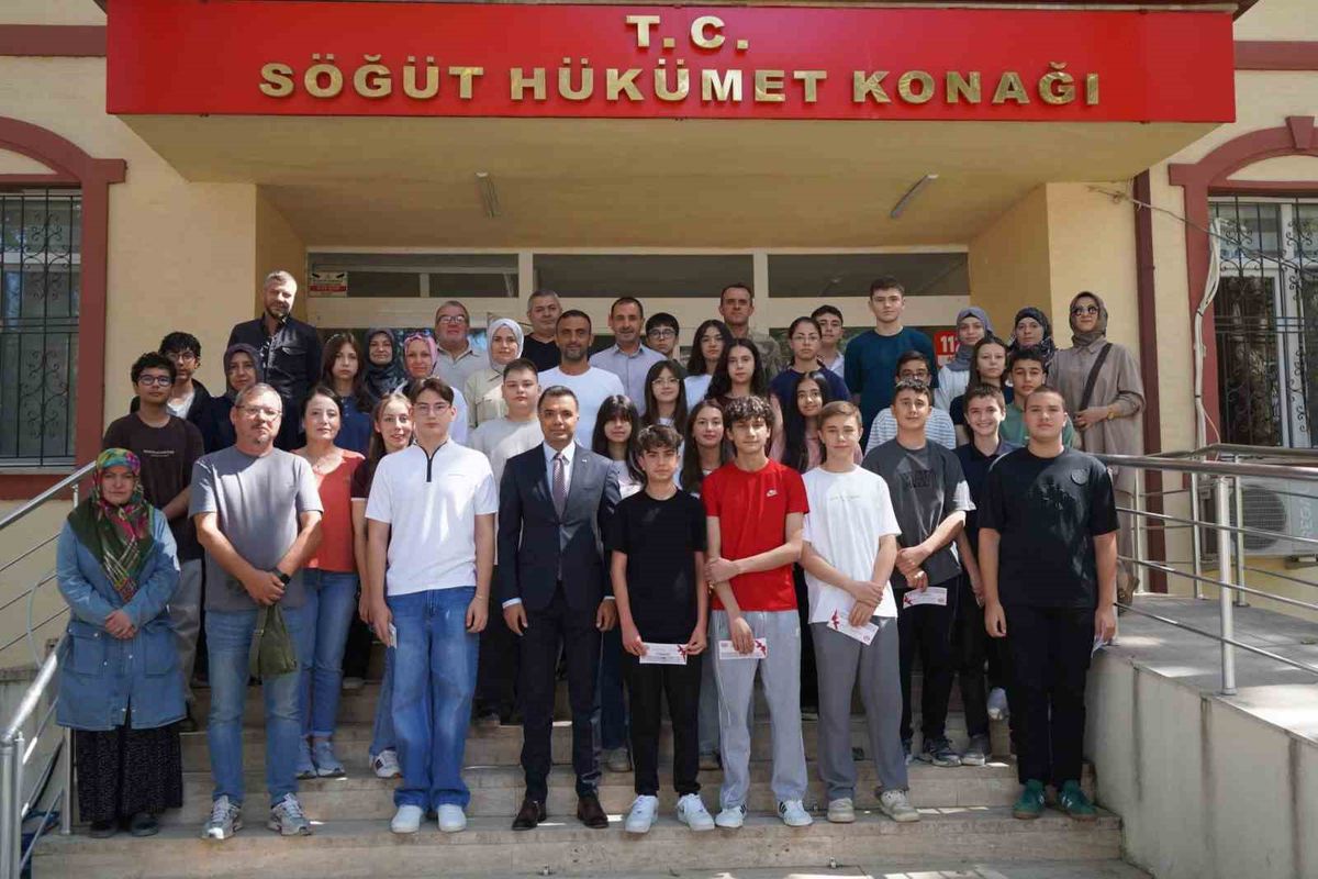 Söğüt'te LGS'de Dereceye Giren Öğrenciler Kaymakam Yayabaşı Tarafından Ödüllendirildi